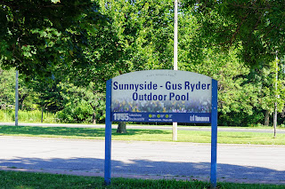 Sign for Sunnyside Pool