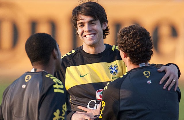 Brasil enfrenta o Chile com Kaká, Robinho e Elano de volta