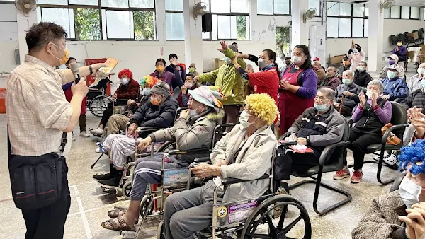 ▲為迎接一年一度元宵節的到來，彰化榮譽國民之家3日除辦理「玉兔迎春慶元宵」猜燈謎活動。（記者林明佑翻攝）