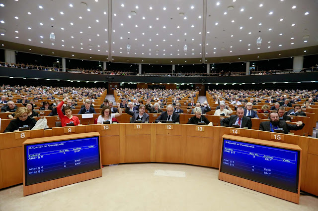 Parlamento europeo aprobó reconocer a Guaidó como Presidente interino con 439 votos a favor, 104 en contra. 