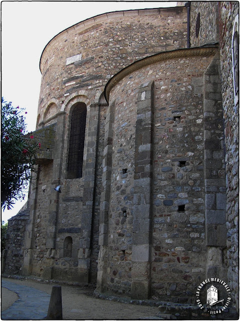 ELNE (66) - Cathédrale Sainte-Eulalie et Sainte-Julie