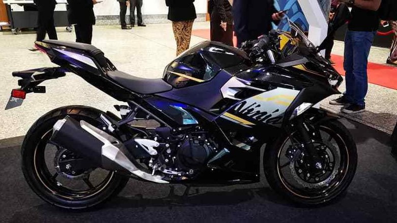 Kawasaki Ninja 250 Menjadi Motor Nasional Malaysia, Namanya Diubah Jadi Modenas Ninja, naviri.org, Naviri Magazine, naviri