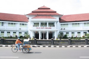 akcayatour, Tugu Malang, Travel Malang Semarang, Travel Semarang Malang, Wisata Malang