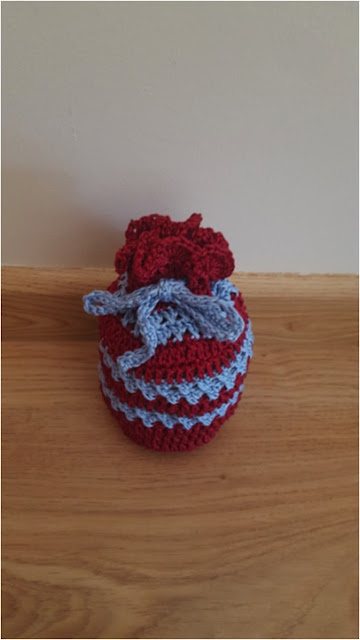 Small crochet drawstring bag - free pattern