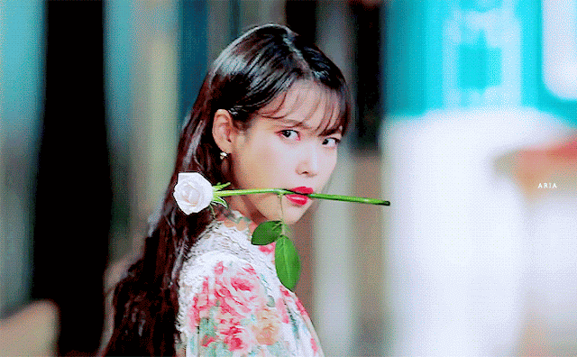 Knetz express their wish to see IU in more rom-com projects.