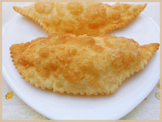 Yarimca (Fried Dough With Filling)