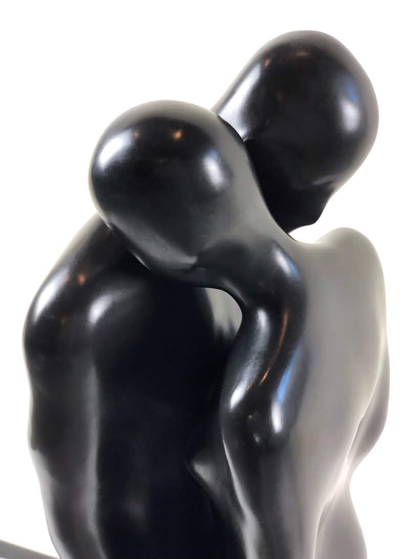 La figura humana toma forma en nuevas esculturas de acero, grafito y yeso de Emil Alzamora