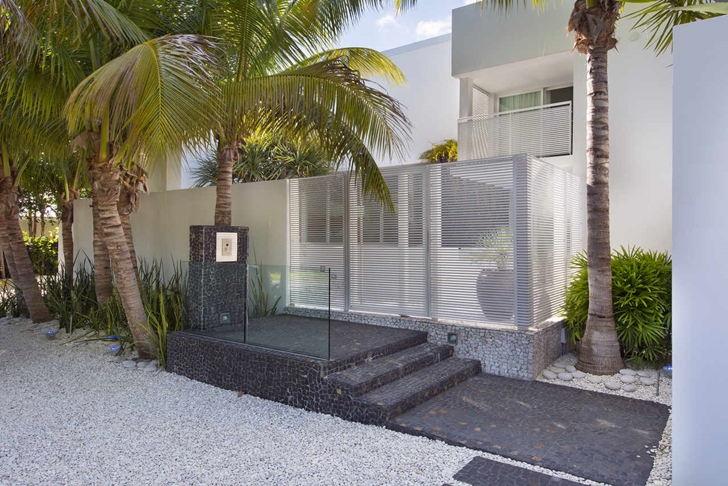 Entrance to the Modern mansion in Miami