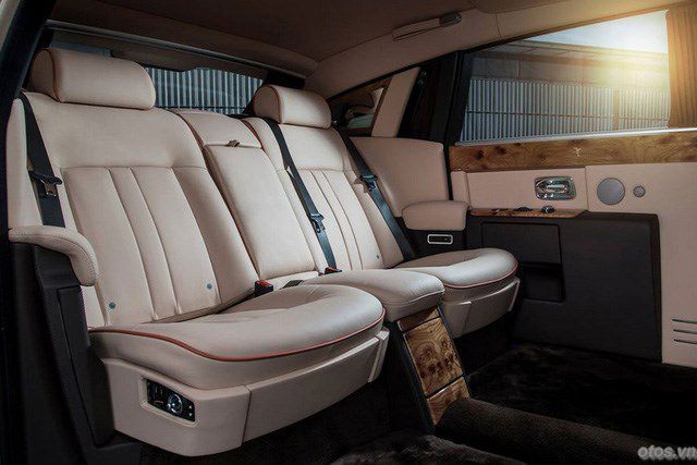 Xe Rolls-Royce Phantom phiên bản kính vạn hoa