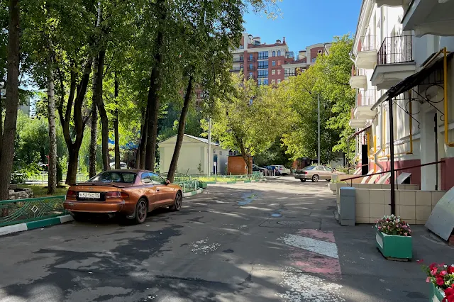 улица Маршала Соколовского, дворы