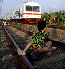 Dangerous Railway Therapy Practiced in Indonesia