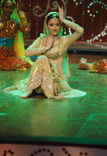 Sanjeeda Sheikh dancing