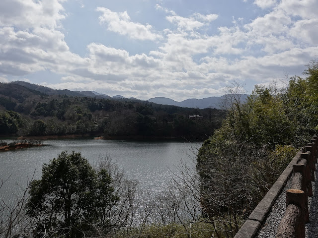 鳥取県道180号伯耆溝口停車場線　緑水湖の風景