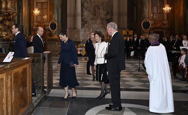 Princess Sofia wore a corduroy festival dress by The Vampire's Wife. Crown Princess Victoria wore a ruma blazer by Tiger of Sweden