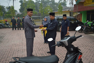 Penyerahan Kendaraan Dinas Kepada Seksi Penyelenggara Haji dan Umrah