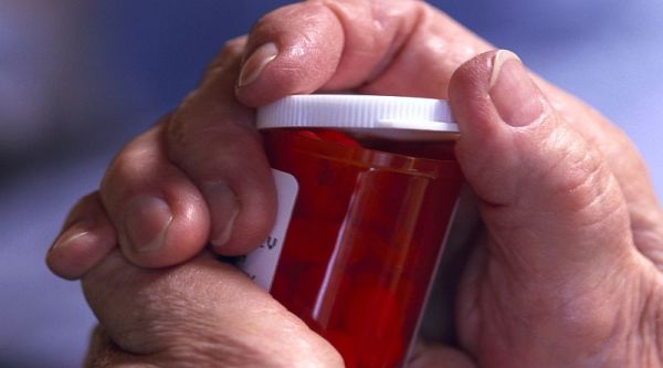 Many Older Americans Misuse Antibiotics: Poll