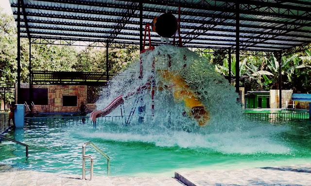 Kolam renang Taman Olba.