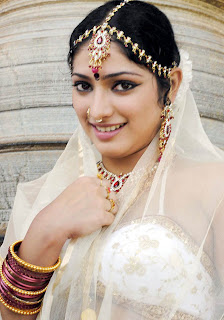 Haripriya hot in SamiManikandan movie stills