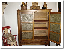 prim cupboards 017