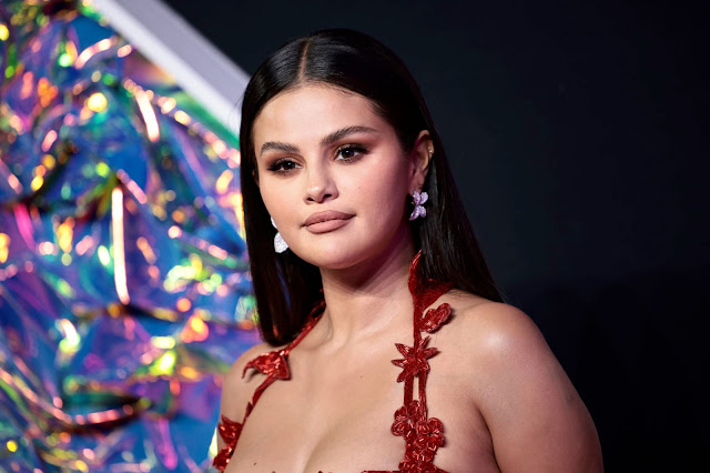 Selena Gomez big boobs cleavage best red carpet fashion dresses at MTV VMAs 2023 in New Jersey
