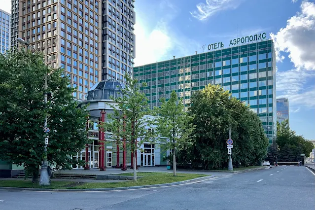 Ленинградский проспект, жилой комплекс Prime Park, торговый центр «Палладиум», гостиница «Аэрополис»