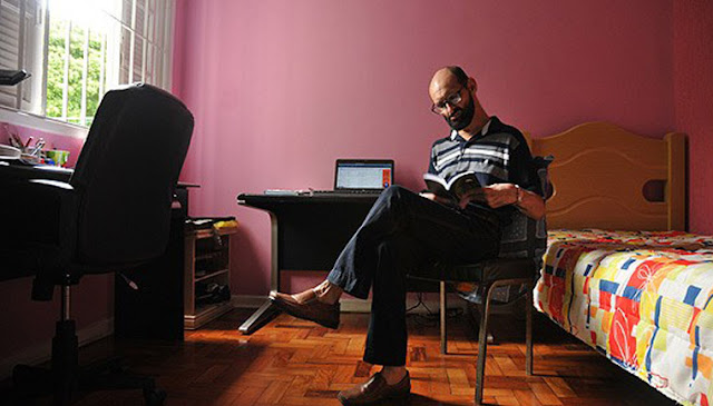 Escritor e cientista brasileiro com paralisia cerebral publicou 74 livros - Veja o vídeo