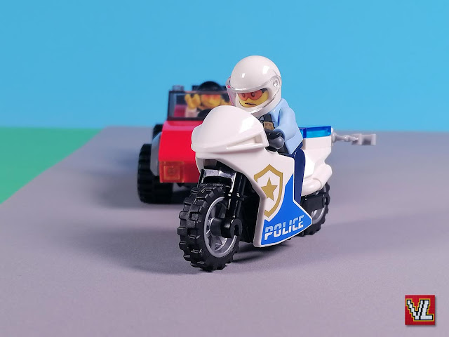 Set LEGO City 60392 Mota da Polícia e Perseguição a Carro