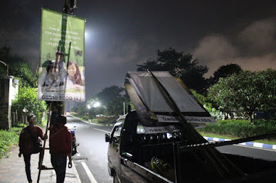 Jasa Pemasangan Vertical Banner di Batu