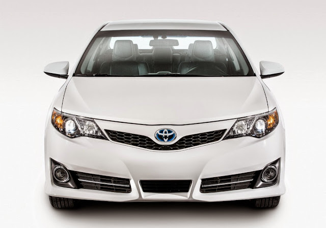 Harga dan Spesifikasi Toyota Camry Facelift Terbaru 2015