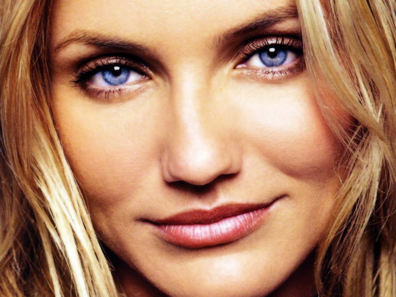 Cameron Diaz-Charlie Angels Girl ~ Taste Wallpapers