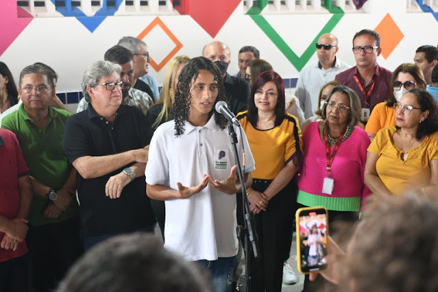 João Azevêdo entrega reforma de escola e construção de ginásio e laboratórios em Lagoa Seca