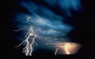 thunderstorm-and-lightning-storm-20150419074721-55335d897d5a2
