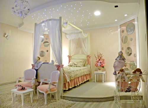 DORMITORIO PARA NIÑA CON MUEBLES ANTIGUOS via www.dormitorios.blogspot.com