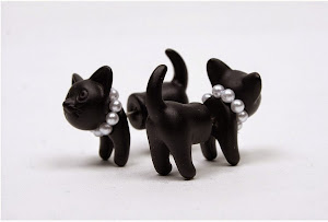 Cute cat shape stud earrings for women 