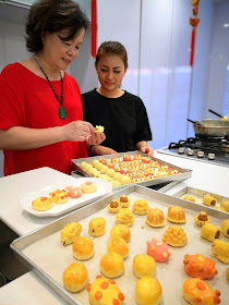 Pineapple Tarts. A Southeast Asian Chinese New Year Tradition 黄梨塔