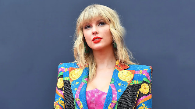 **The Fascination with Taylor Swift: Unveiling the American Obsession**