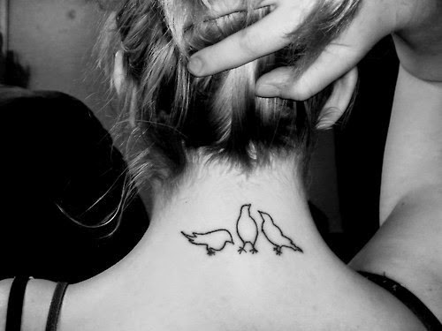 TATTOOS EN EL CUELLO DE AVES PARA MUJERES