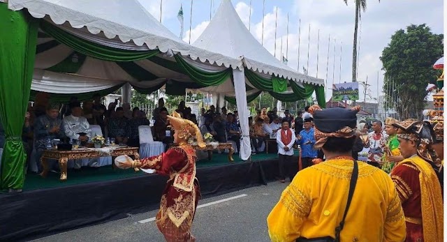Pawai Ta'aruf STQH XXVII Jambi, Kafilah Sumbar Dapat Sambutan Meriah Penonton dalam Khazanah Budaya Minangkabau