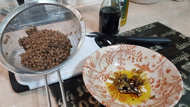 Lentils with olive oil, balsamic vinegar, garlic and chilli
