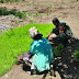 Babinsa Koramil 04 Sikakap melaksanakan kegiatan pemberdayaan prajurit yang dilakukan bersama masyarakat.