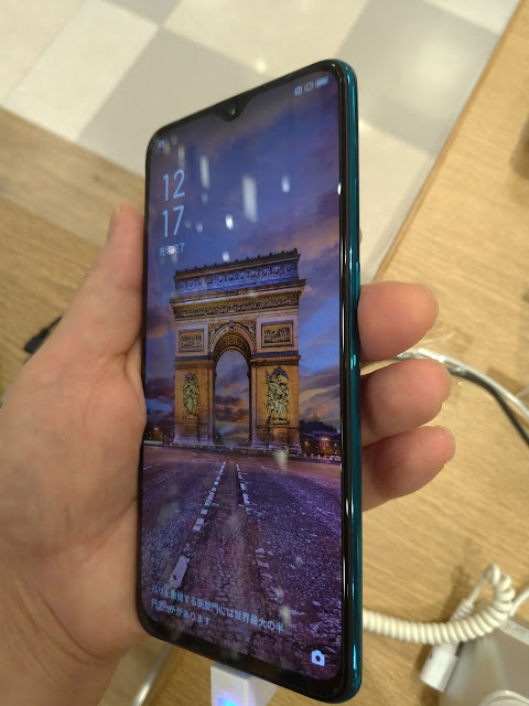 OPPO Reno A 斜め前方