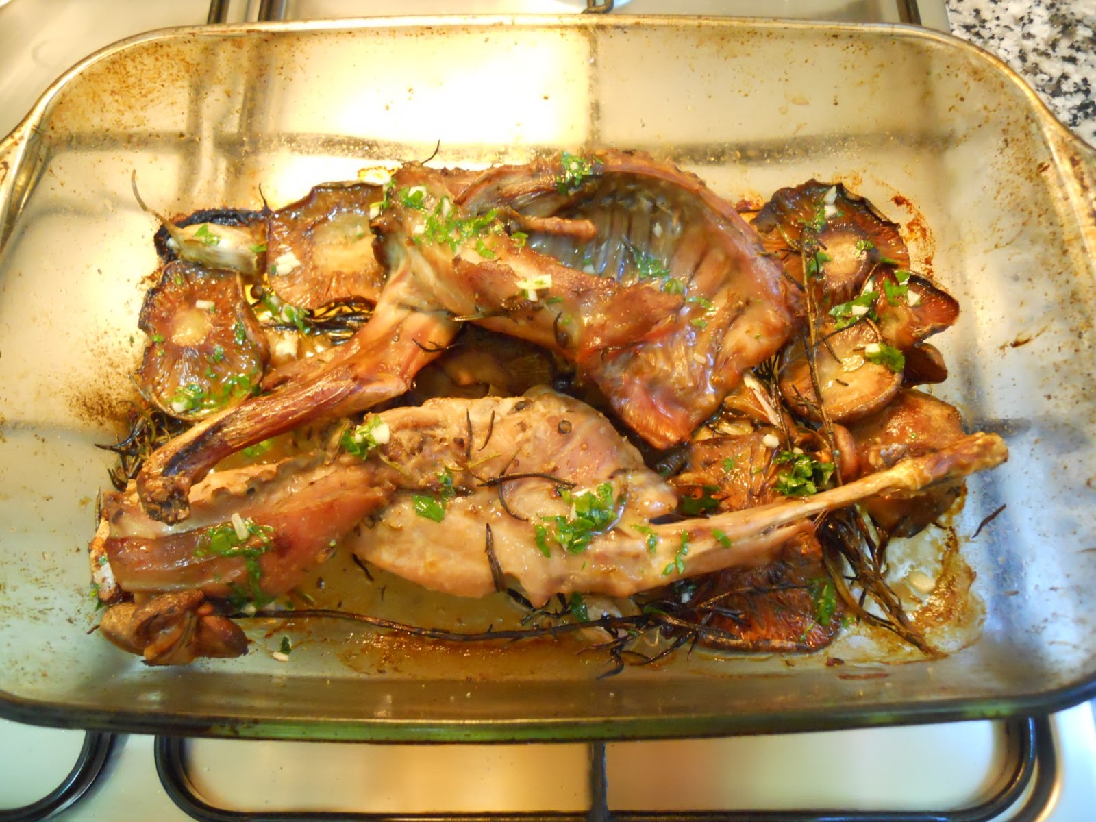 ¡ YA SÉ QUÉ COCINAR !: Conejo al horno con setas y aceite ...