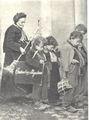 « Ils pleurent, mais ils devront quand même aller à l’école », photographie (collection G. Sirot)