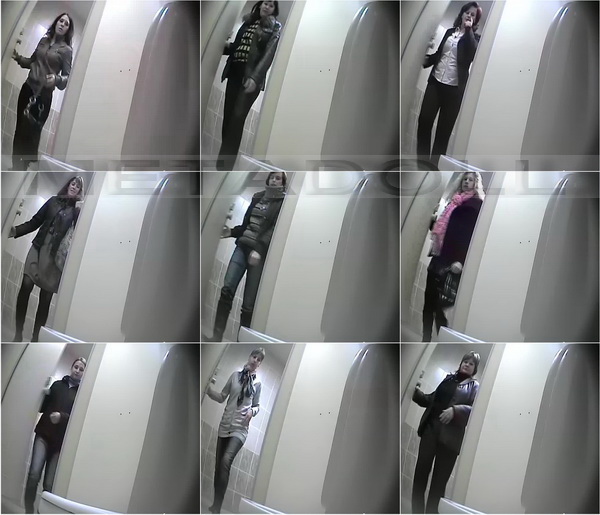 Voyeur-Russian WC 111116-30 (Women goes pee in a public toilet)