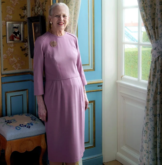 Queen Margrethe wore a rose pink dress, and gold brooch and gold earrings. Queen Margrethe signed a Declaration of Abdication