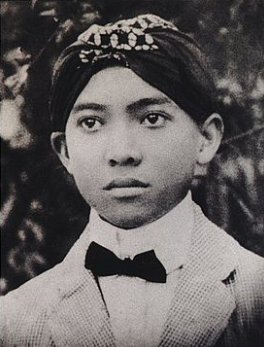  kita akan membahas biografi tokoh paling berpengaruh di Indonesia yaitu biografi Soekarno Biografi Soekarno Sang Orator, Proklamator Presiden Pertama Indonesia