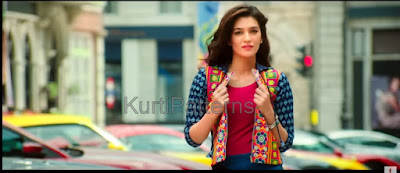 Still from Dilwale : Hot Kriti Sanon in Blue and Red Kurti 