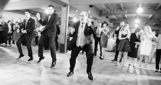 dj-baile-vals-tango-novio-sonrisa-novia-Asturias-boda-fotografo-Torazo-bodas-civiles-divertidas-hoteles-restaurantes