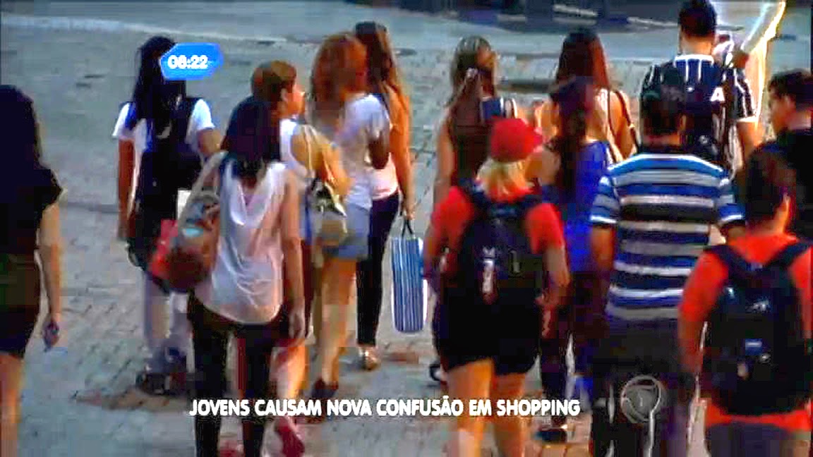 http://rederecord.r7.com/video/jovens-marcam-rolezinho-em-shopping-e-causam-tumulto-na-zona-norte-de-sp-52ca8f4f0cf2eea41dc49984/