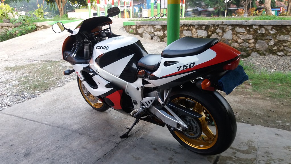 Yang Hobi Moge Bekas Nih GSXR Srad 750 Suzuki 1998 